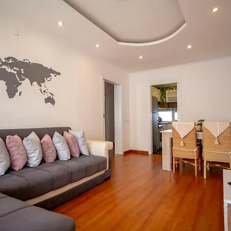דירה Chic 1km To The Oura Beach *